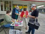 Hamburg-Neugraben: Infostand der OMAS GEGEN RECHTS