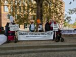 Berlin: Rollator-Demo der OMAS GEGEN RECHTS
