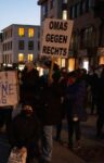 Lübeck: Menschenkette rund um das Lübecker Rathaus