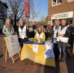 Barsinghausen: Infotisch am Thie
