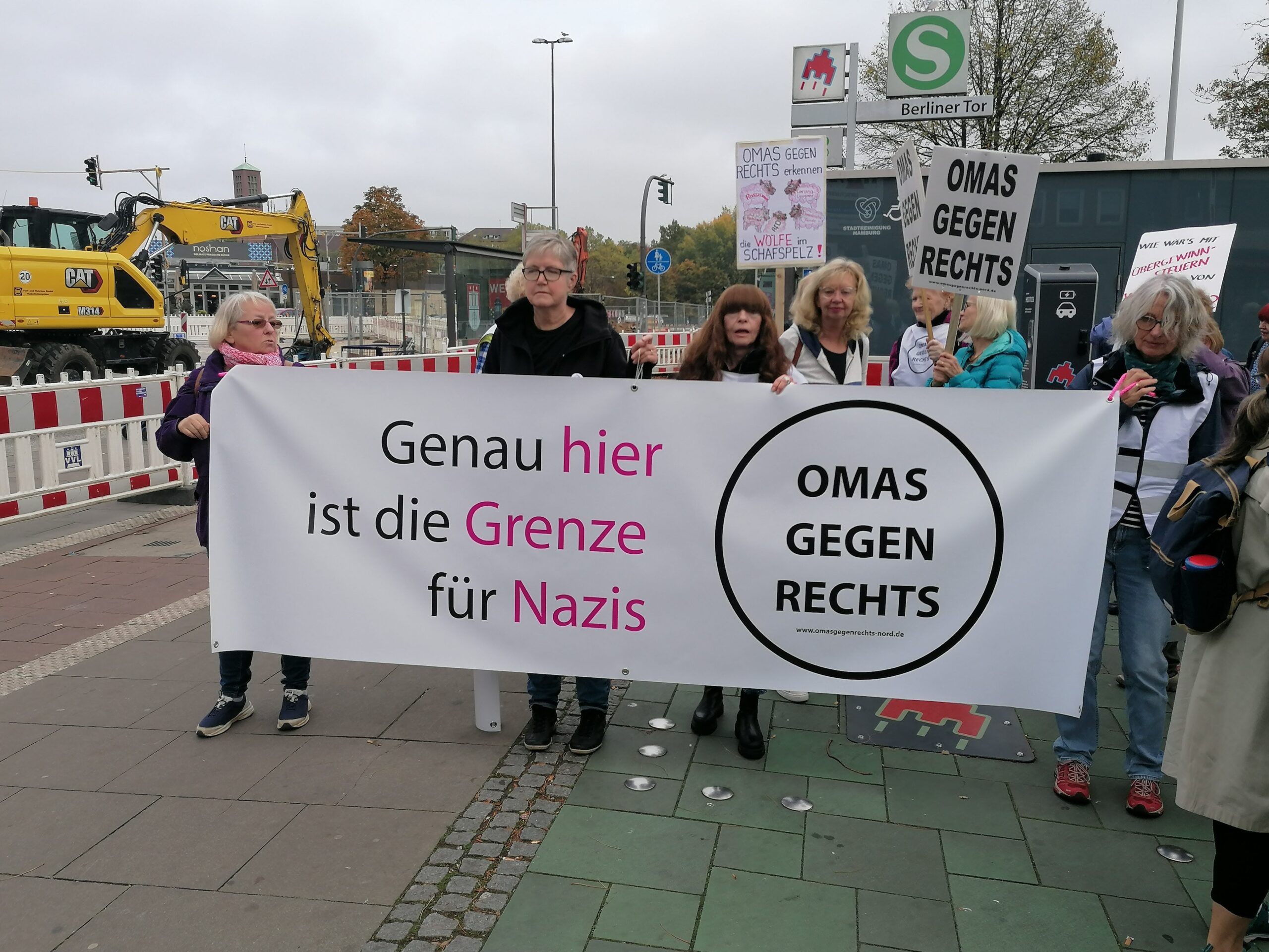 Hamburg „ Solidarisch aus der Krise“ OMAS GEGEN RECHTS Nord