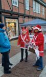 Stade: OMAs als Weihnachtsfrauen
